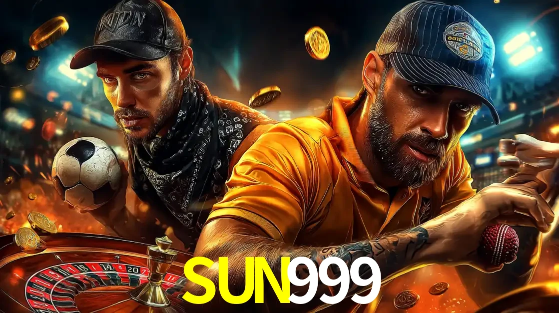 Montagem de apostas esportivas e cassino no SUN999, com um homem segurando uma bola de futebol e outro uma de beisebol sobre uma roleta e moedas voadoras.